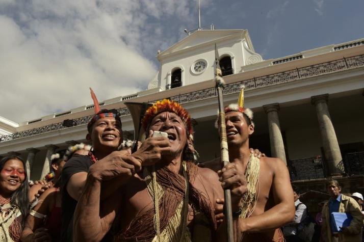 Indígenas evangélicos marchan contra el matrimonio igualitario en Ecuador