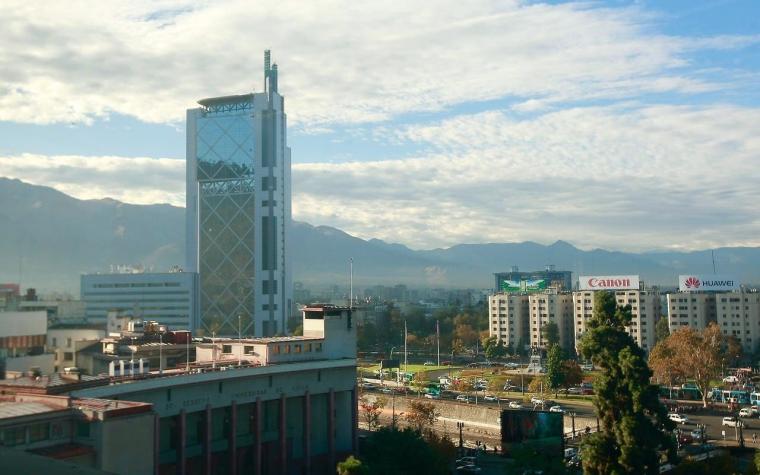 Santiago es la tercera ciudad más cara en Latinoamérica para movilidad laboral de extranjeros