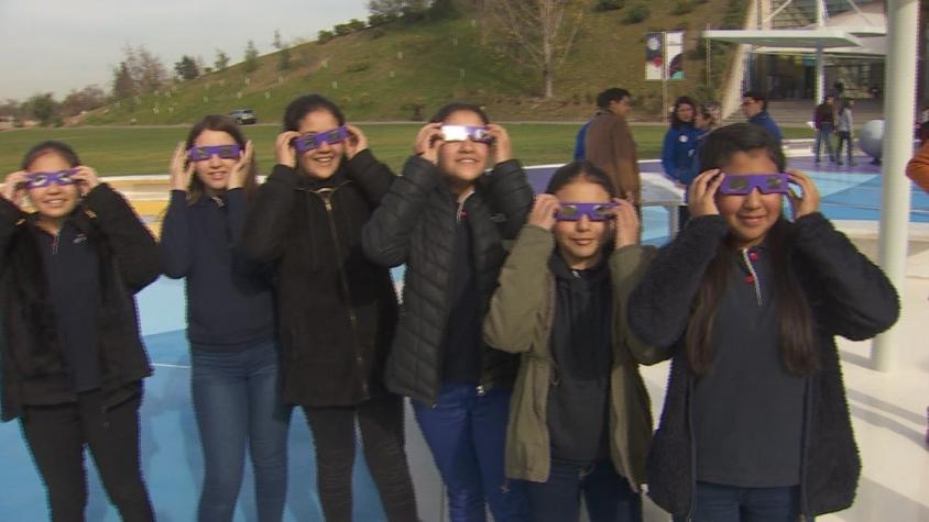 [VIDEO] Los niños se preparan para el Eclipse Solar