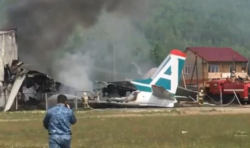 [VIDEO] Aterrizaje de emergencia de avión con pasajeros deja dos muertos en Rusia