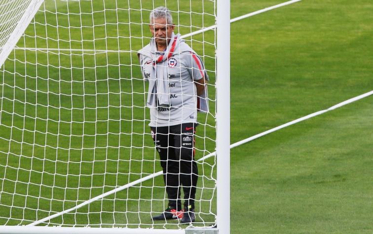Reinaldo Rueda no deja detalle al azar y ensaya penales con la "Roja" para el partido con Colombia