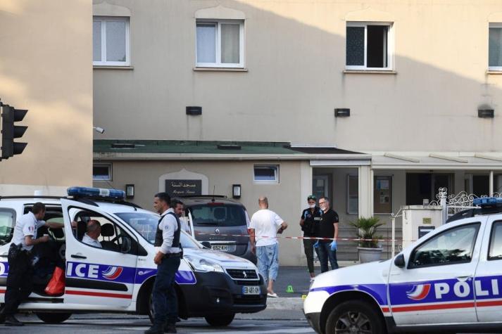 Ataque frente a una mezquita en Francia deja dos heridos