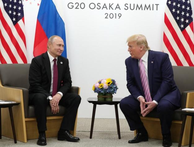 Trump bromea pidiendo a Putin que no interfiera en las elecciones de 2020