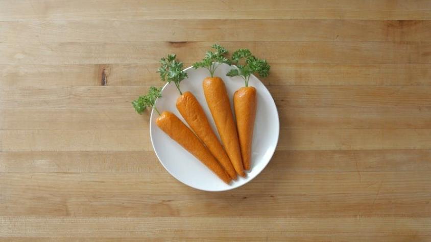 Cadena de comida rápida estadounidense provoca a comunidad vegana y crea “zanahoria” hecha de carne