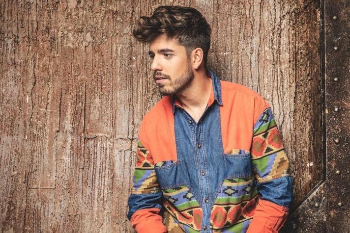 Las explicaciones del cantante español que fue sorprendido aumentando su público con Photoshop
