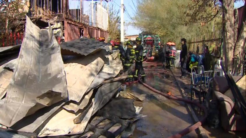 [VIDEO] Incendio deja tres personas muertas en Renca