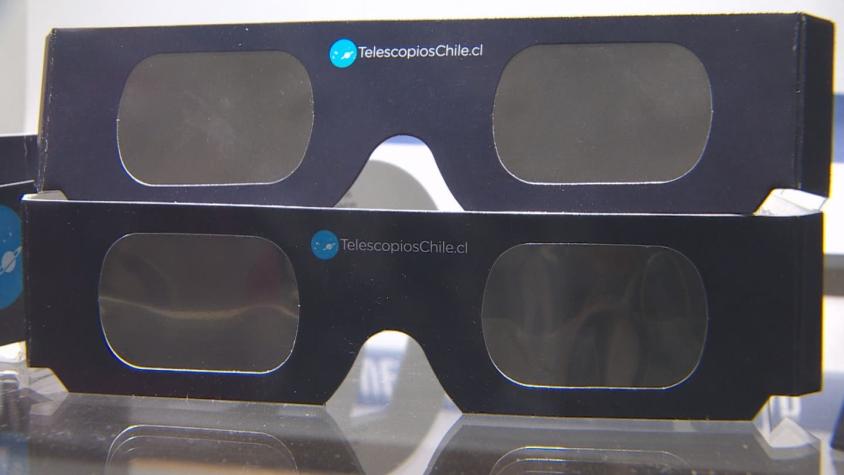 [VIDEO] Así son los lentes para ver el eclipse de sol