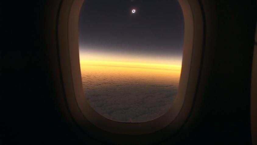 [VIDEO] La emocionante experiencia del Eclipse Solar desde un avión