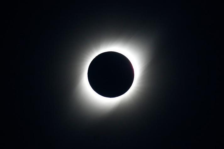 [VIDEO] Satélite capta el eclipse total de sol desde el espacio