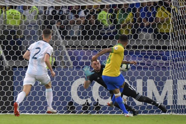 [VIDEO] Con un golazo de Gabriel Jesús, Brasil se puso en ventaja ante Argentina