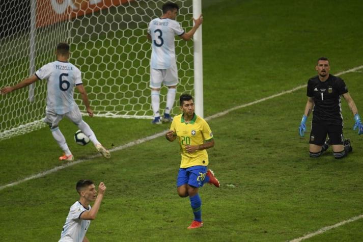 [VIDEO] Firmino definió una gran jugada de Gabriel Jesús y Brasil puso el 2 a 0 frente a Argentina