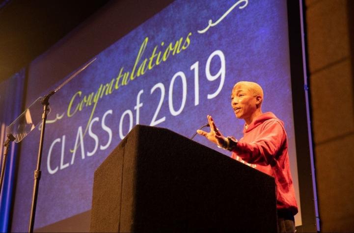 Pharrell Williams promete pasantías a 114 graduados de una secundaria en Harlem