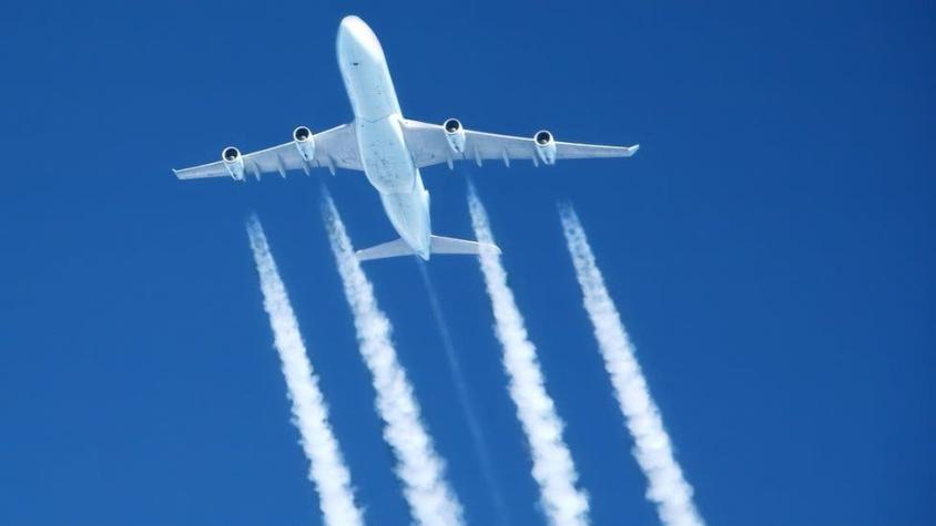 La sorprendente manera en que las estelas de los aviones contribuyen al aumento del cambio climático