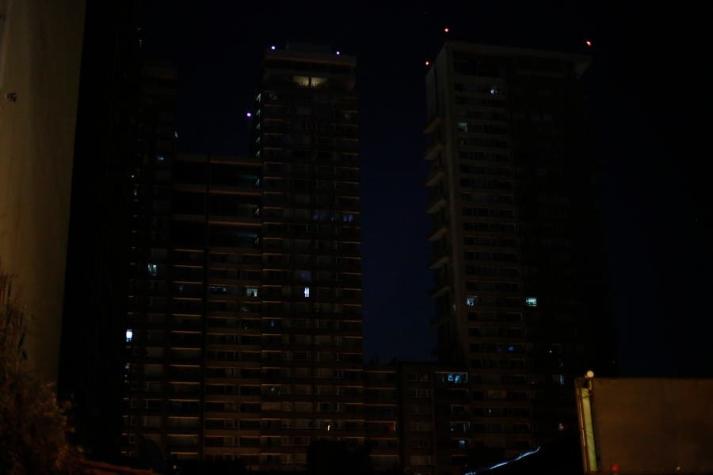 Reportan cortes de luz en diversas comunas de Santiago