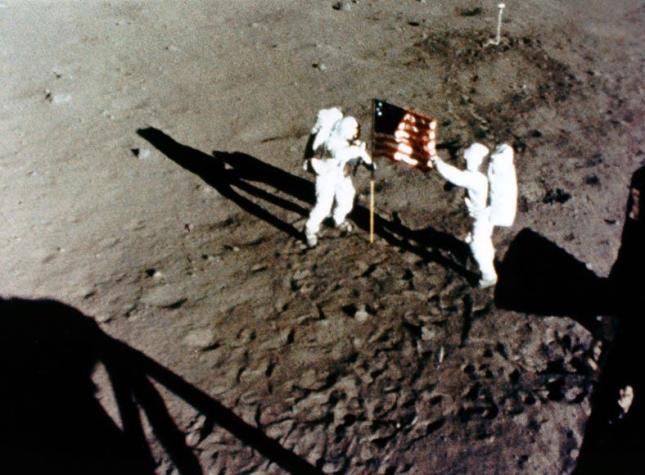 [VIDEO] A 50 años: Revive la caminata en la Luna de Neil Armstrong y "Buzz" Aldrin