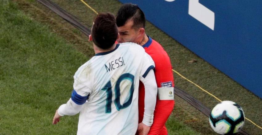 [VIDEO] Así fue la pelea entre Medel y Messi que terminó con los dos capitanes expulsados