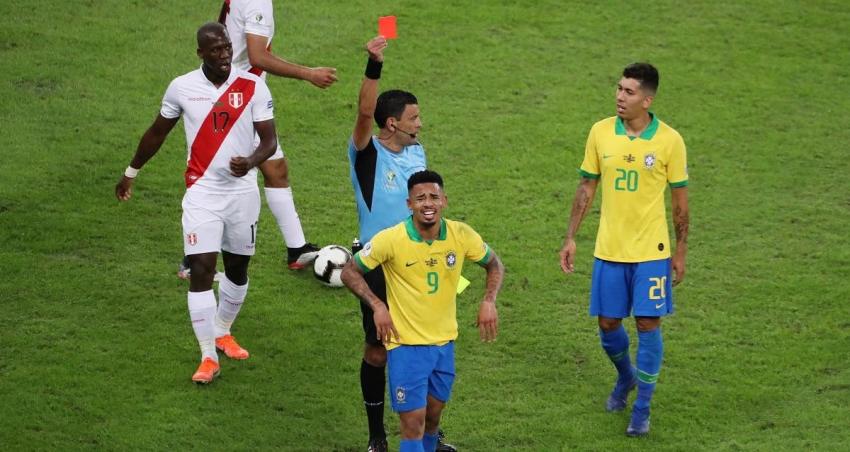 [VIDEO] ¿Era para tarjeta?: Roberto Tobar expulsó a Gabriel Jesus en la final de la Copa América
