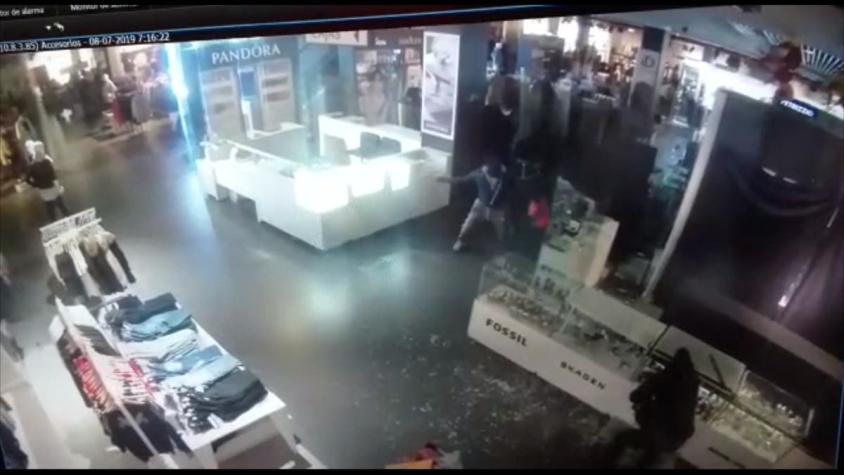 [VIDEO] Así fue el robo de 120 relojes avaluados en 25 millones de pesos en mall de Talcahuano