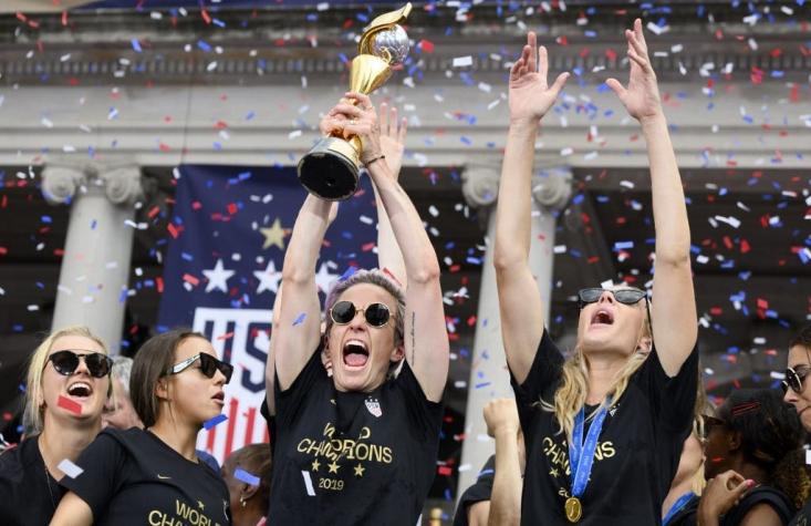 [FOTOS] Nueva York celebra a campeonas del mundo con confeti y gritos por mayores salarios