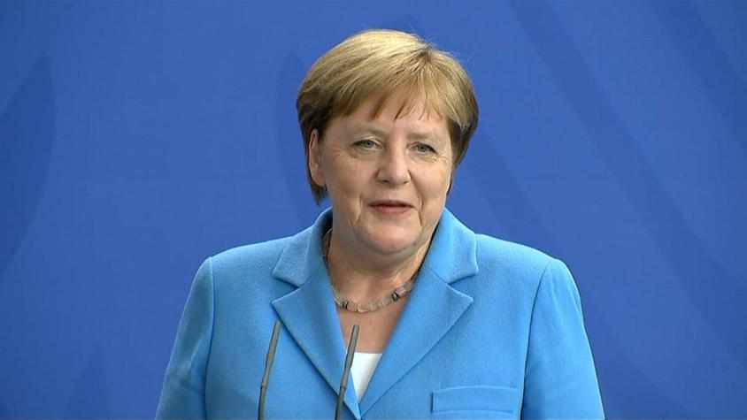 [VIDEO] Los espasmos de Ángela Merkel en actividades públicas preocupan a Europa