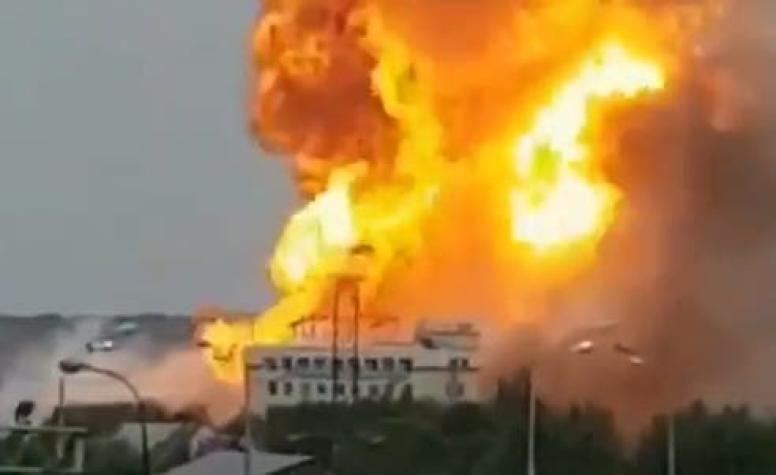 [VIDEO] Gigantesco incendio en central térmica deja al menos siete heridos en Moscú