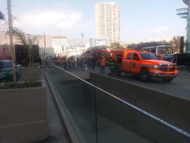 Antofagasta: Bomberos trabaja en rescate de trabajadores a más de 30 metros de altura