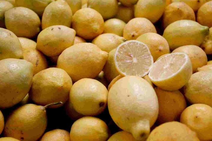 Hasta 18 kilos por $1.000: ¿Por qué el limón está tan barato?