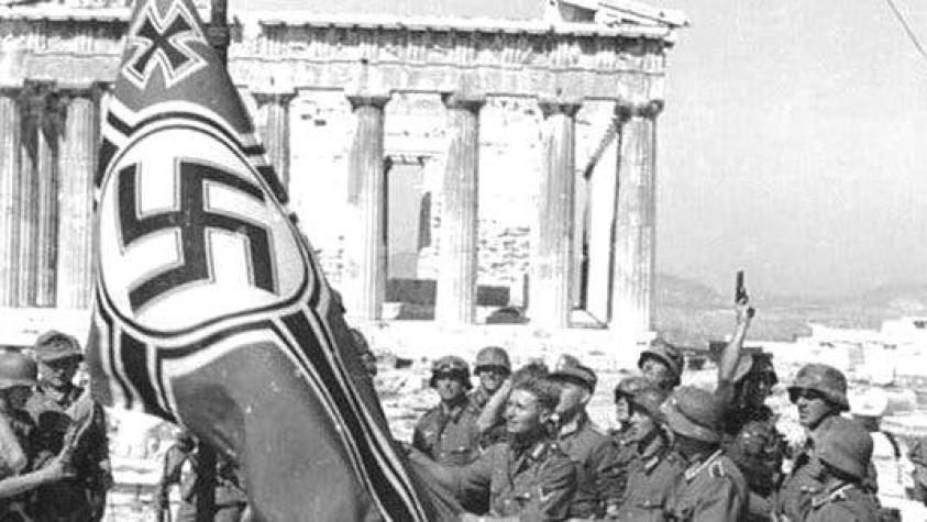 Manolis Glezos, la larga y azarosa vida del adolescente que retiró la bandera nazi de la Acrópolis