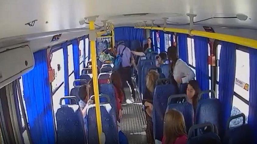 [VIDEO] Registro muestra cómo actuaba pareja que asaltaba a mujeres en buses de Concepción
