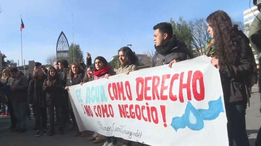 Vecinos protestan en Osorno exigiendo el fin de la concesión a Essal