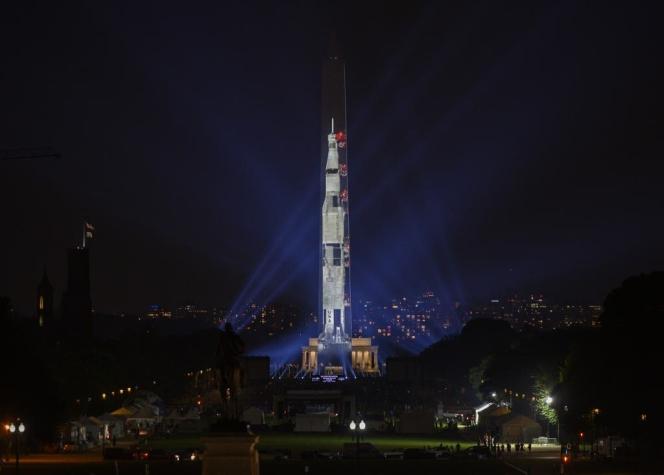 [FOTOS] El increíble homenaje al lanzamiento del Apolo 11 en el Monumento a Washington