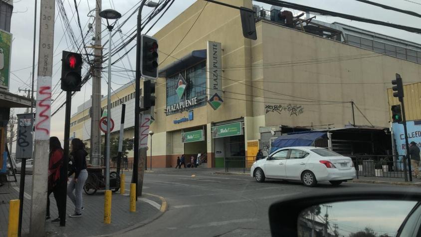 Cuatro sujetos detenidos tras asalto a tres locales comerciales en mall de Puente Alto