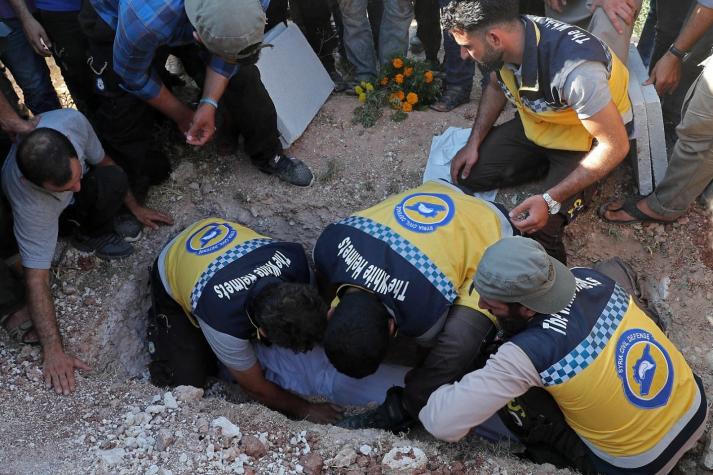 18 civiles, entre ellos un periodista, mueren en un bombardeo en Siria
