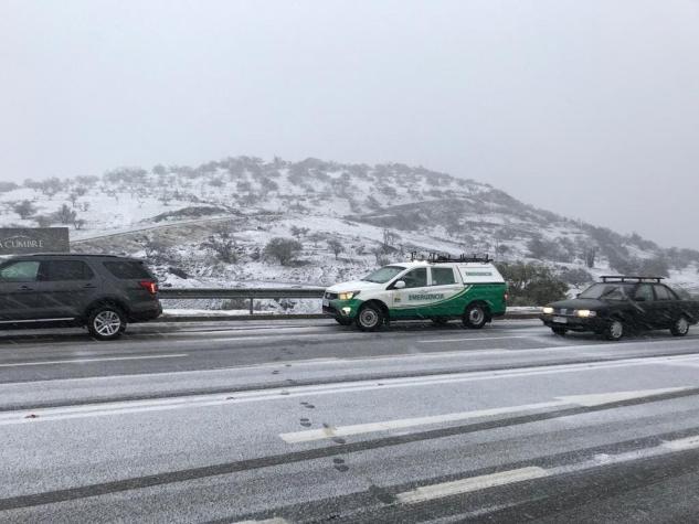 Municipios de San José de Maipo y Colina anuncian cierre de rutas por caída de nieve