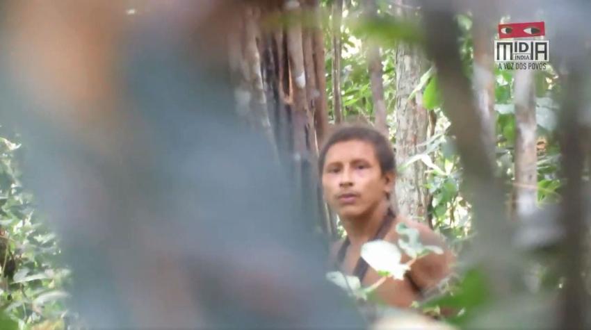 Difunden imágenes inéditas de etnia amazónica aislada y amenazada en Brasil