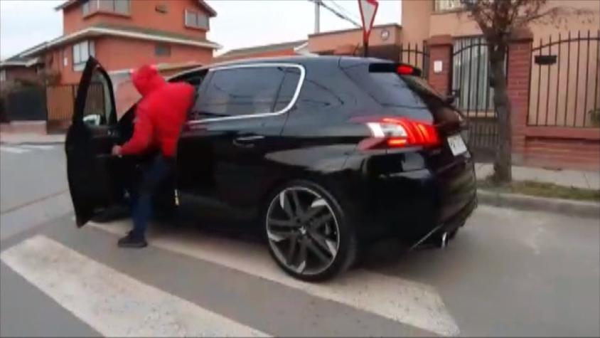 [VIDEO] Hombre que filmó el robo de su propio auto en portonazo recuperó el vehículo