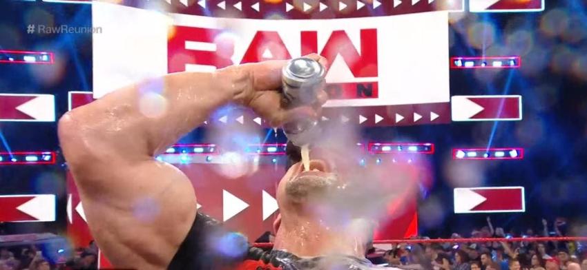 [VIDEO] Así fue la regada fiesta que armó Stone Cold con sus cervezas en WWE