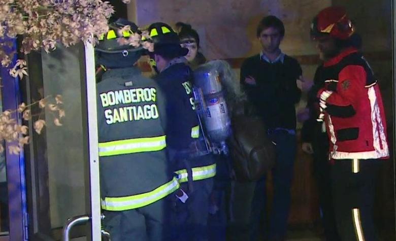 [VIDEO] Desplome de ascensores provoca emergencia en edificio de Las Condes