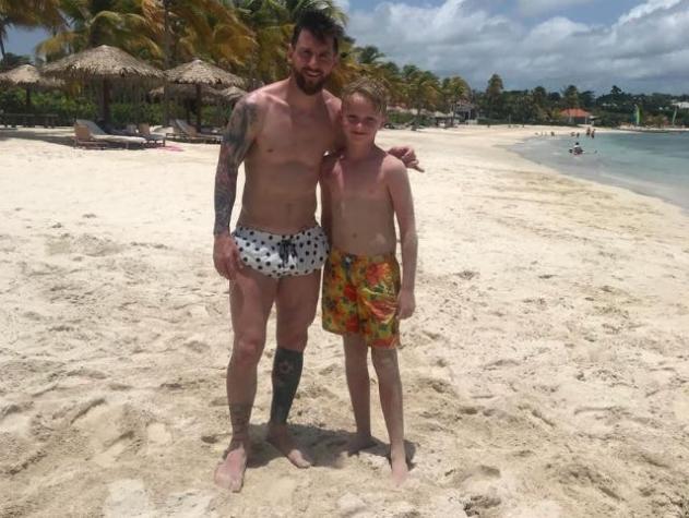 La historia del niño que compartió y jugó un "picadito" con Lionel Messi durante sus vacaciones
