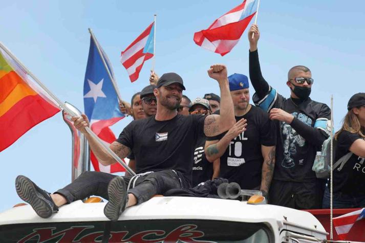 Luis Fonsi, Bad Bunny y otros artistas celebran la renuncia de Ricardo Rosselló en Puerto Rico