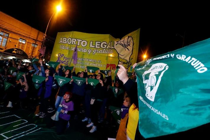 Nueva marcha por el aborto libre suma a grupos migrantes por el centro de Santiago