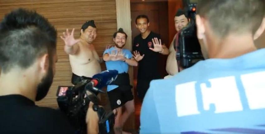 [VIDEO] La divertida broma que protagonizó Leroy Sané junto a luchadores de sumo en Japón