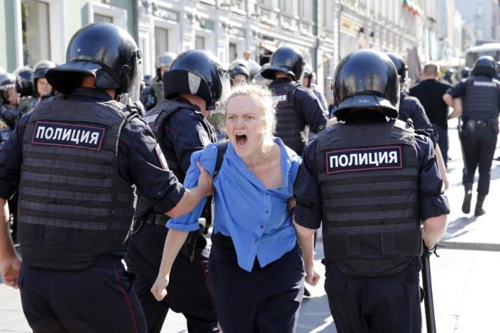 Protestas contra Gobierno de Putin dejan más de mil detenidos en Rusia