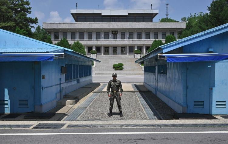 Un hombre norcoreano cruza frontera entre las dos Coreas
