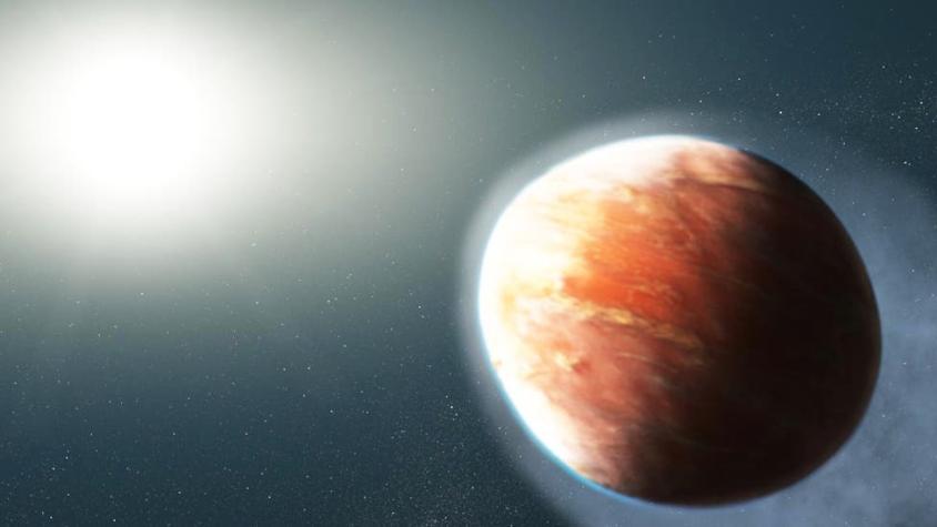 El exoplaneta tan caliente que tiene la forma de una pelota de fútbol americano
