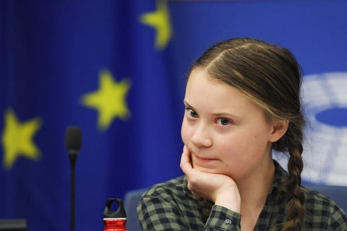 Greta Thunberg inicia su largo viaje hacia Chile: Llegará al país en diciembre