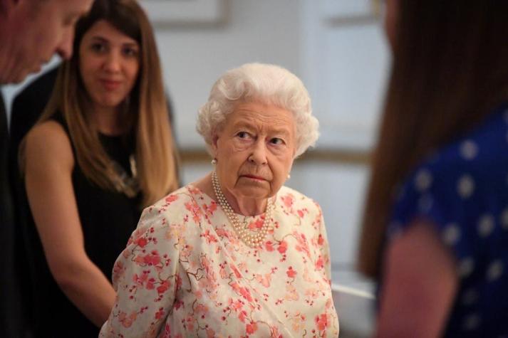 El deslucido saludo de la Reina Isabel II a Meghan Markle en el día de su cumpleaños