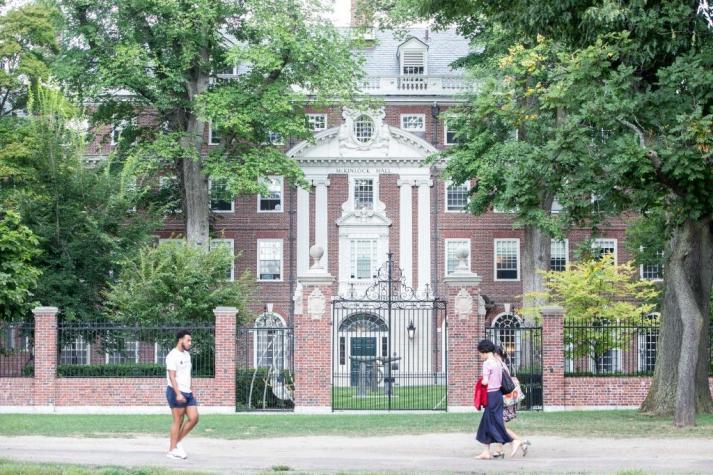 Arrestan a homicida potencialmente armado en el campus de la Universidad de Harvard
