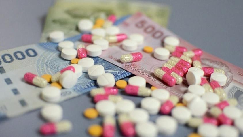 [VIDEO] Chilenos gastan casi 60 mil pesos mensuales en remedios