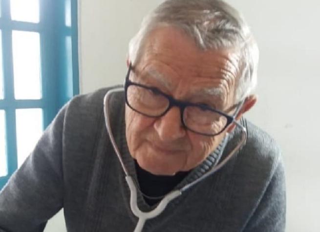 El destacable gesto de un médico brasileño de 92 años: Atiende gratis a niños